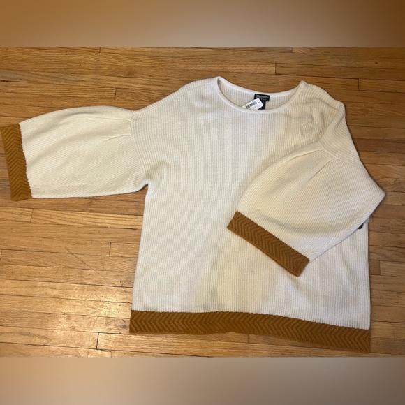 Wrangler bell sleeve sweater - Picture 2 of 3